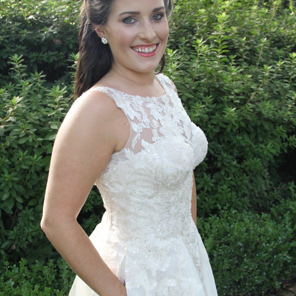 Oleg Cassini Dress Size 8 and Matching Veil